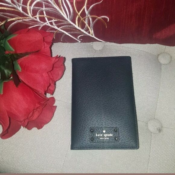 KATE SPADE PASSPORT HOLDER BLACK - Picture 2 of 9